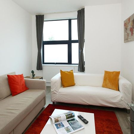 Sapphire House Apartments Телфорд Экстерьер фото