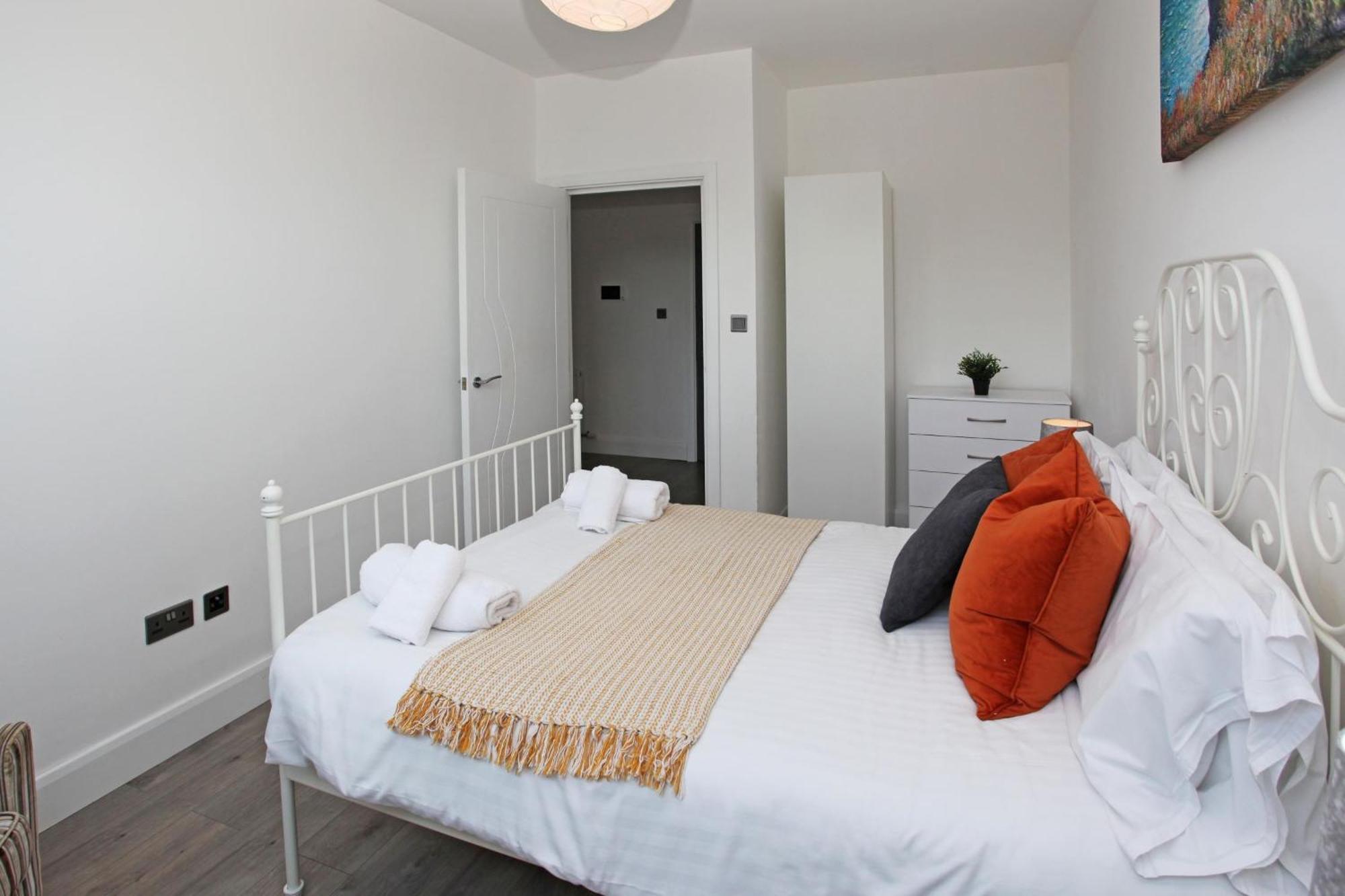 Sapphire House Apartments Телфорд Экстерьер фото