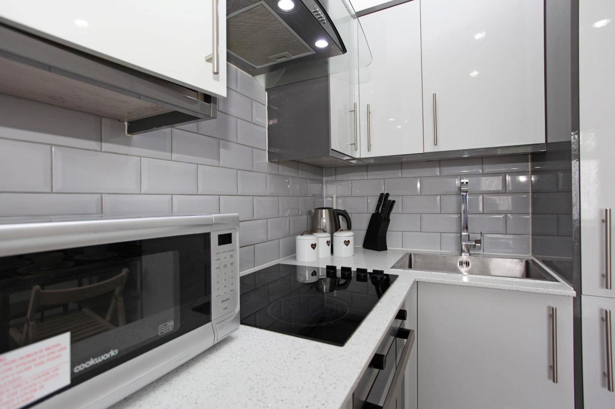 Sapphire House Apartments Телфорд Экстерьер фото
