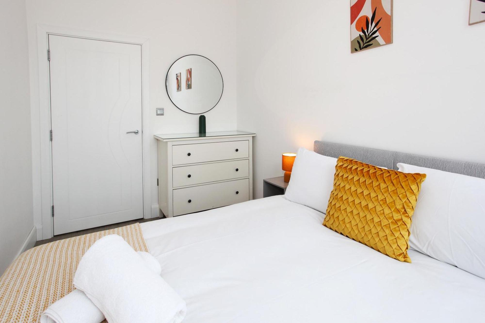Sapphire House Apartments Телфорд Экстерьер фото
