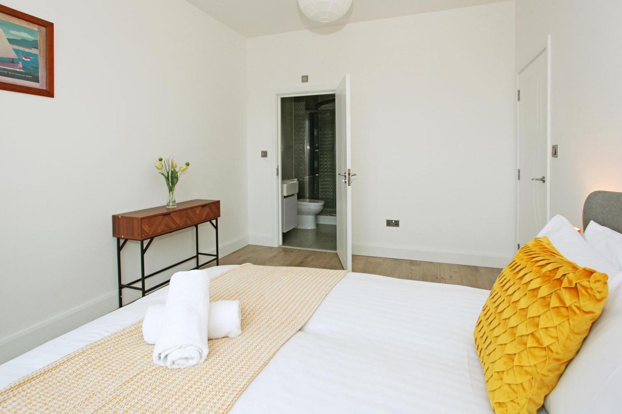 Sapphire House Apartments Телфорд Экстерьер фото