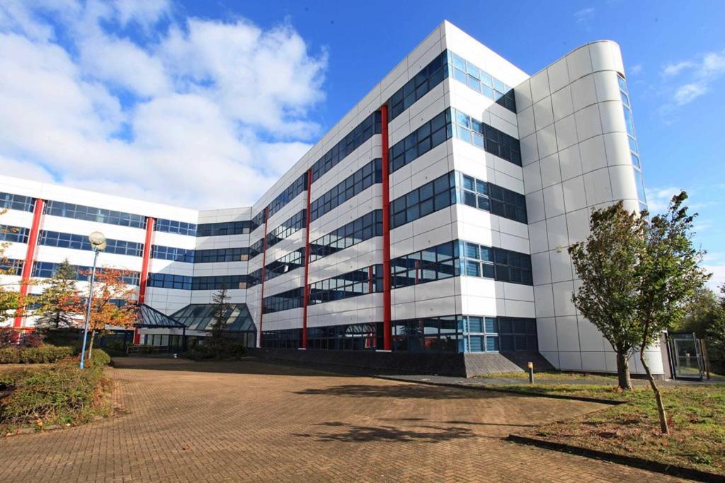 Sapphire House Apartments Телфорд Экстерьер фото